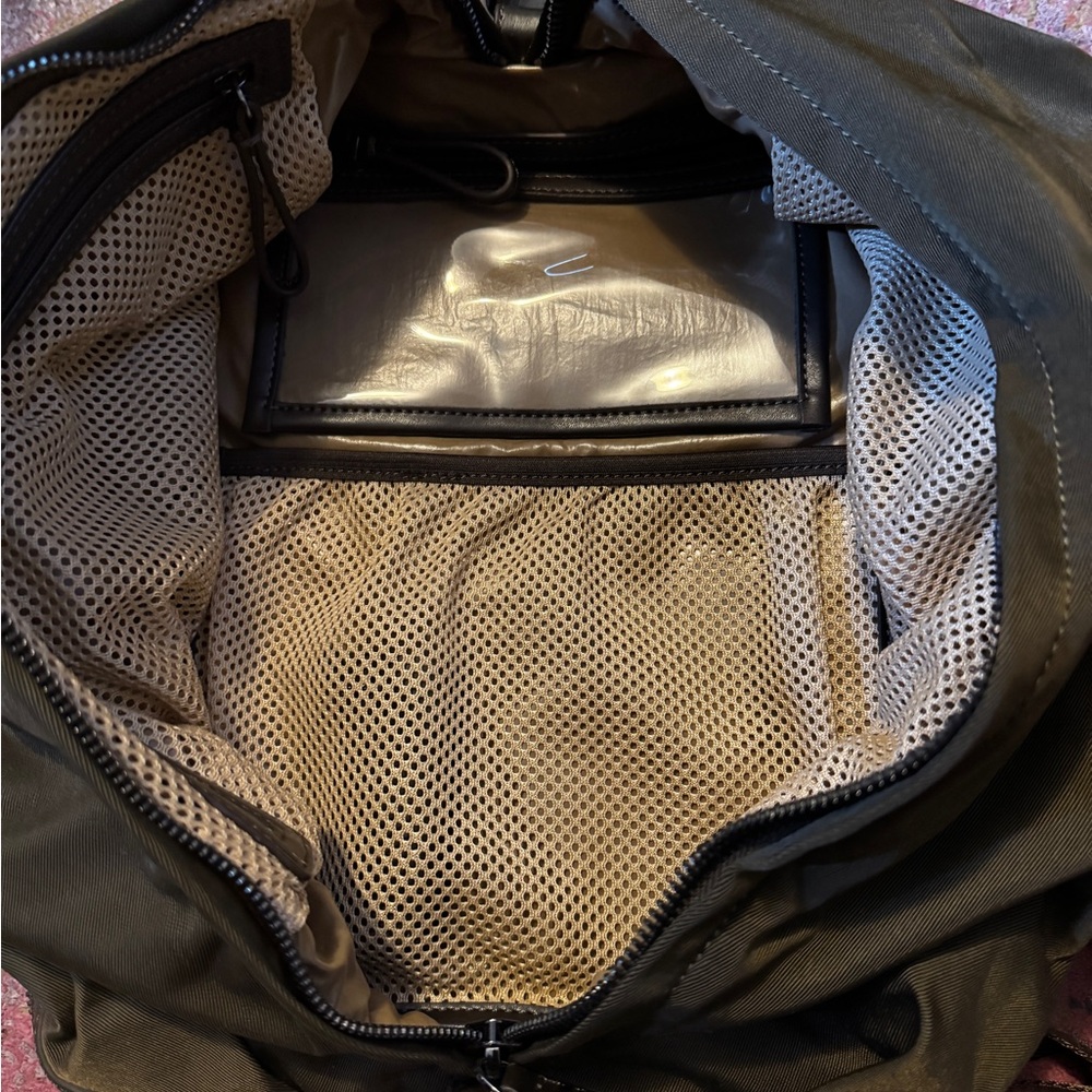 NWOT Caraa Studio Bag Medium in Moss - Picture 3 of 9